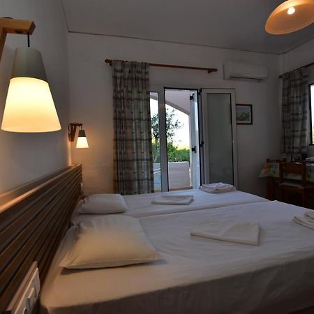 Morpheas Rooms Palaiochora Exterior foto