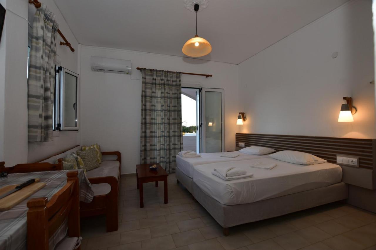 Morpheas Rooms Palaiochora Exterior foto