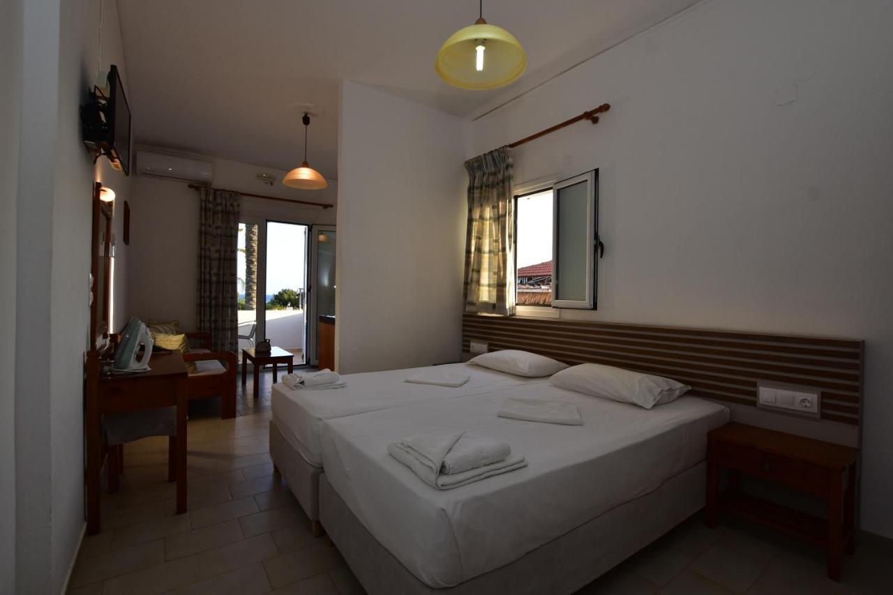 Morpheas Rooms Palaiochora Exterior foto