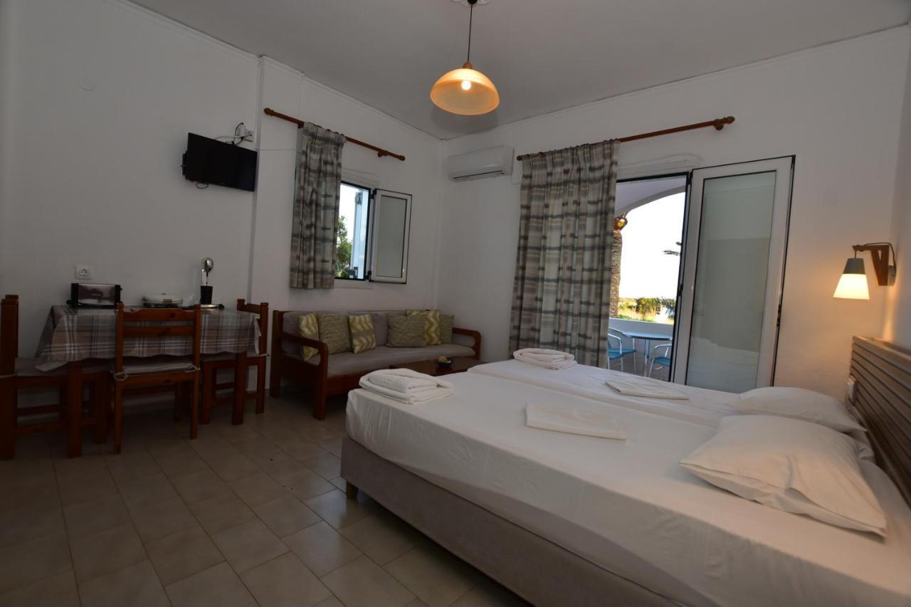 Morpheas Rooms Palaiochora Exterior foto