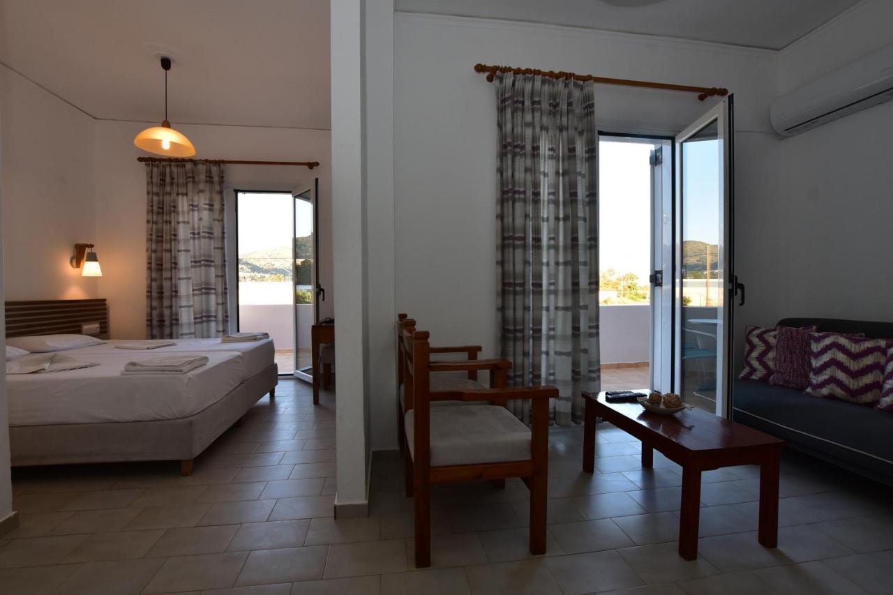 Morpheas Rooms Palaiochora Exterior foto
