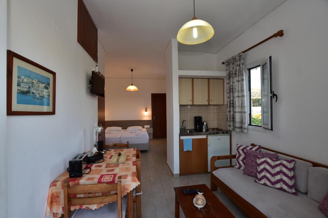 Morpheas Rooms Palaiochora Exterior foto