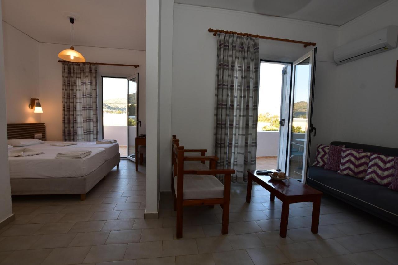 Morpheas Rooms Palaiochora Exterior foto