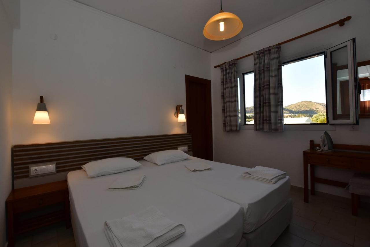 Morpheas Rooms Palaiochora Exterior foto