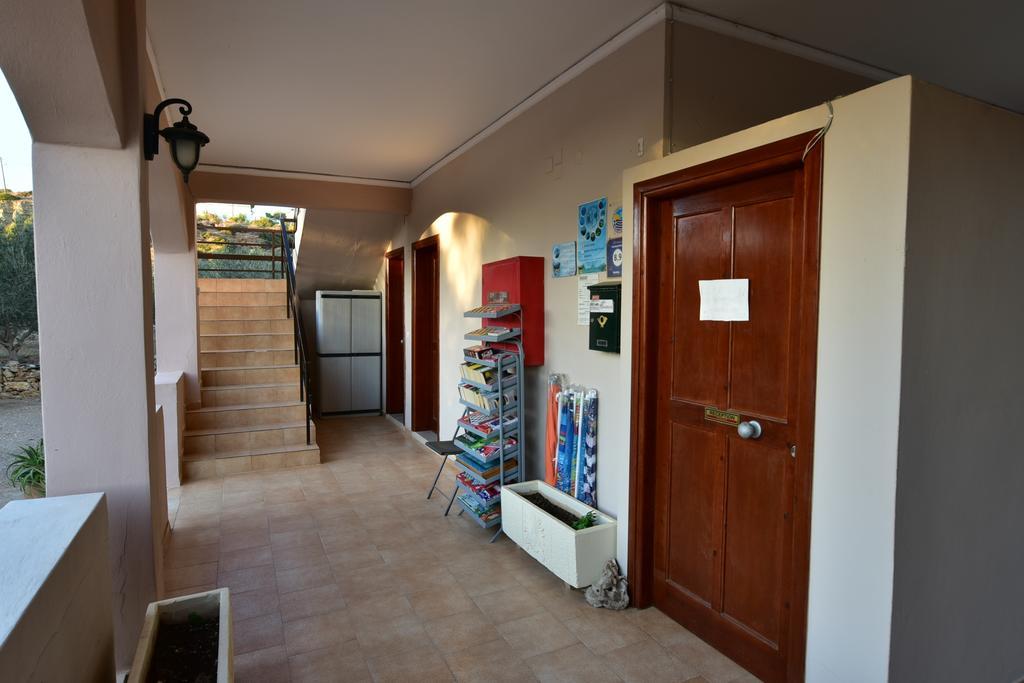 Morpheas Rooms Palaiochora Exterior foto