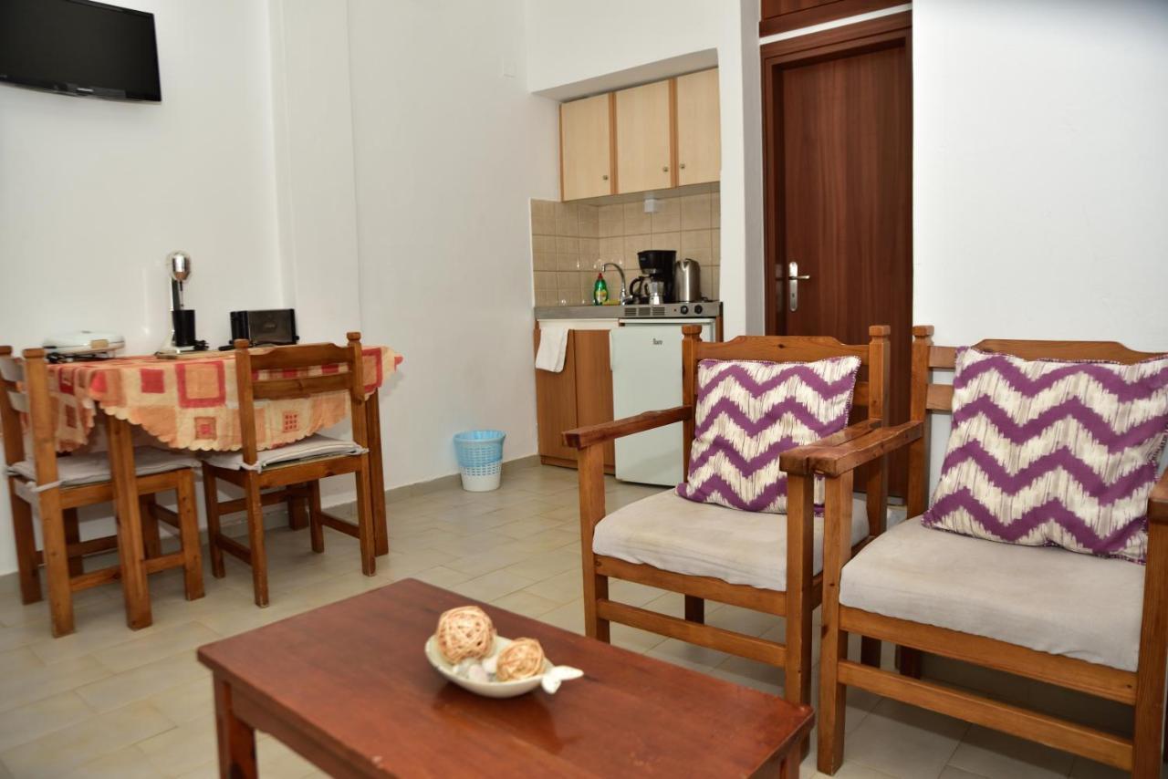 Morpheas Rooms Palaiochora Exterior foto