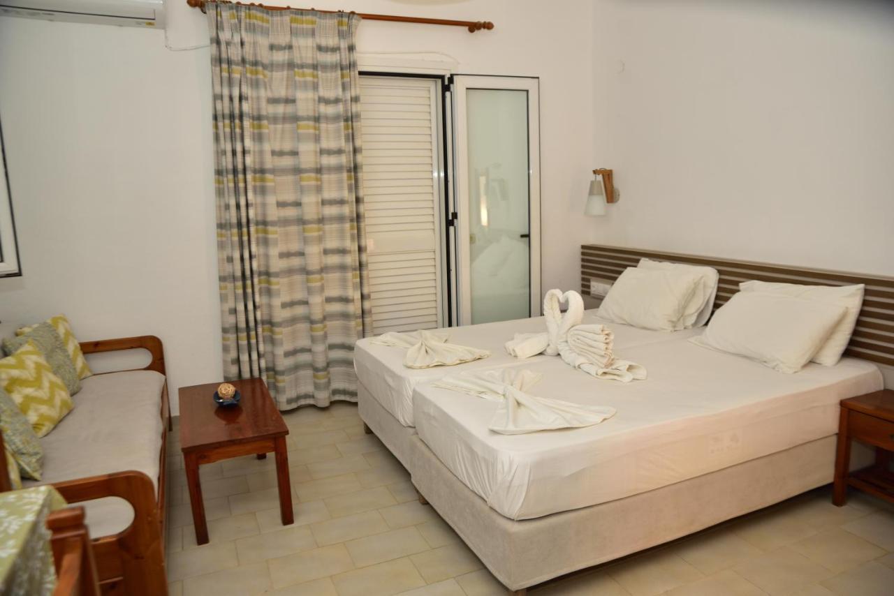 Morpheas Rooms Palaiochora Exterior foto